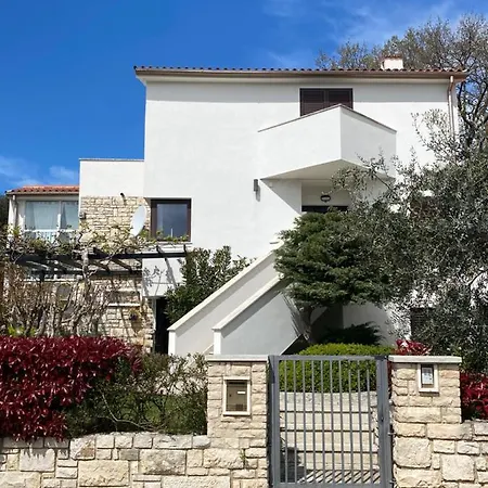 Lodra Apartamento Pula