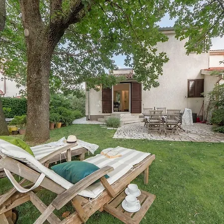 Apartman Lodra *
